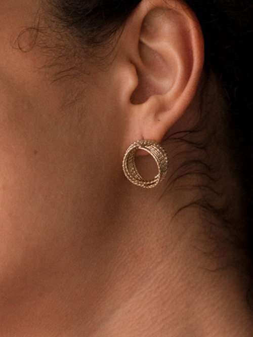 boucle d'oreille trés féminine