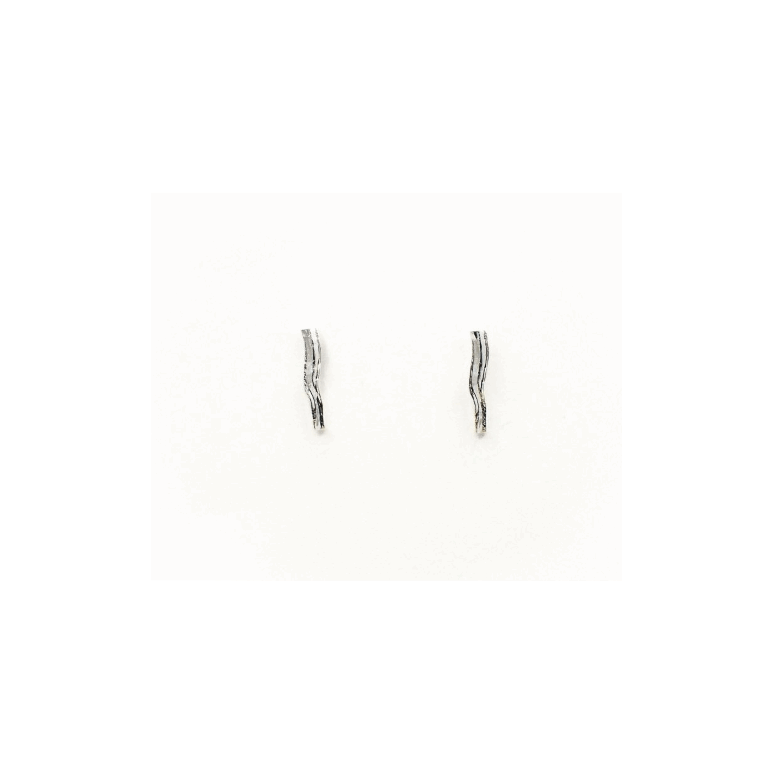 Boucles d’oreilles argentées au design organique inspiré des dunes