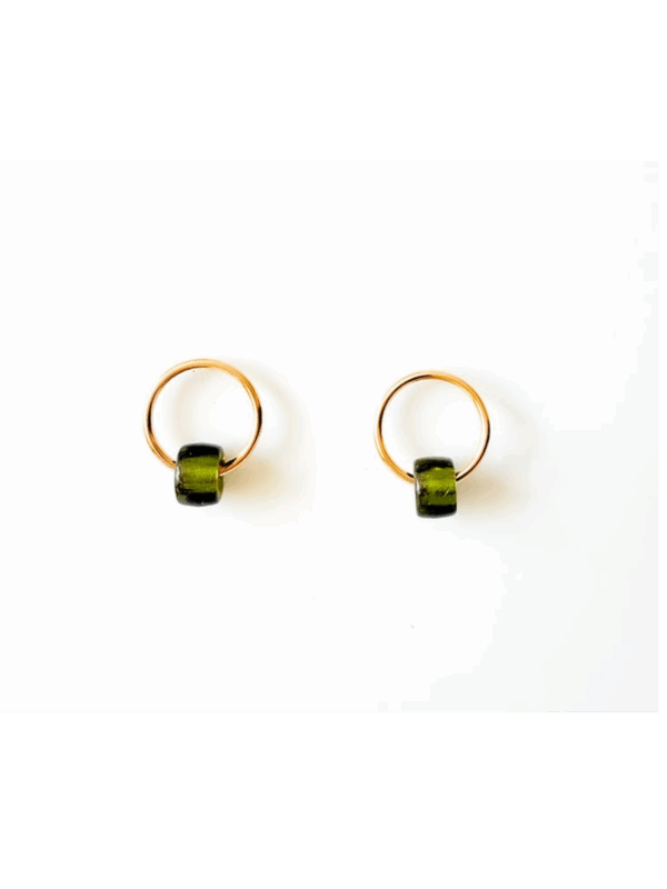 Boucles d’oreilles rondes vertes et dorées – perle de verre