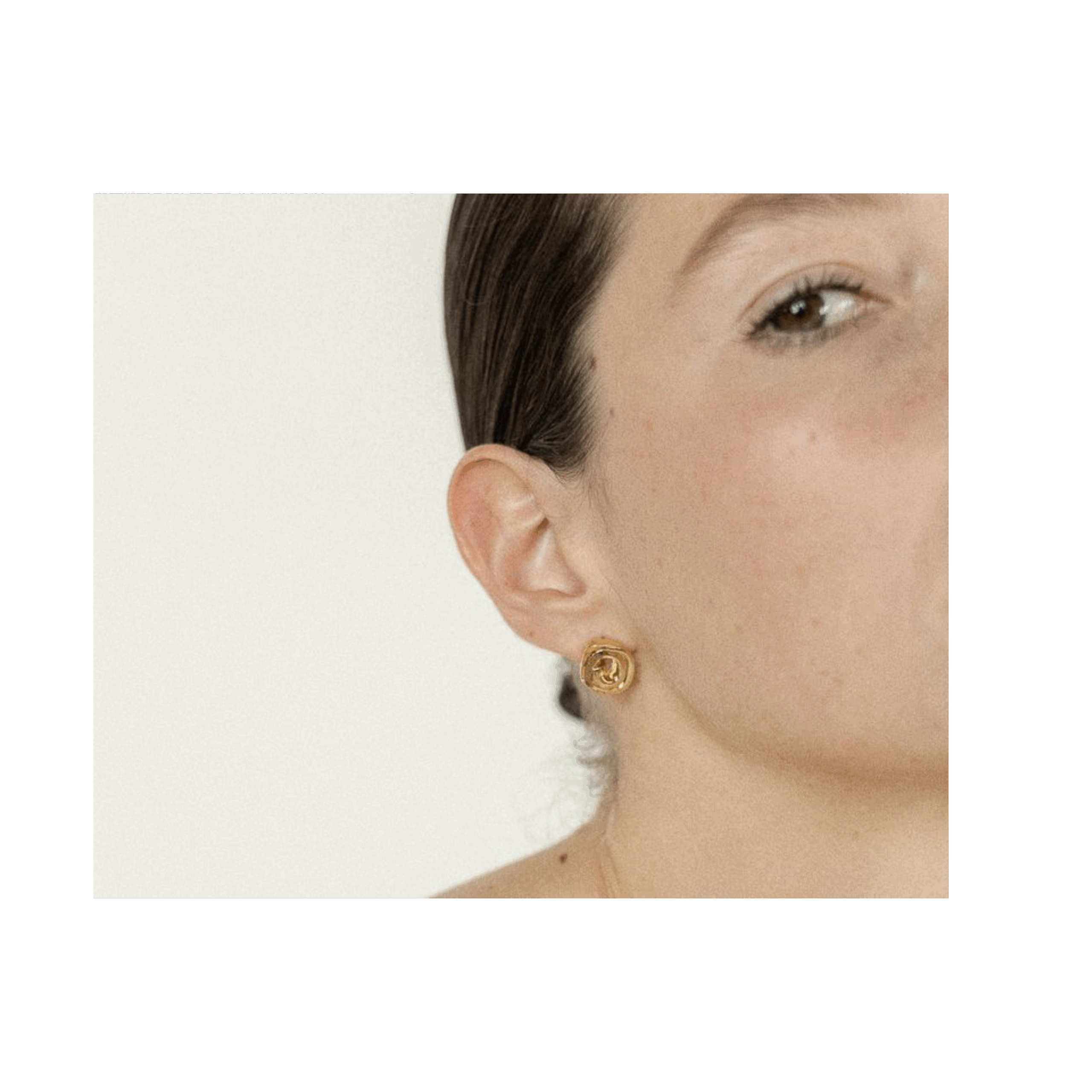 boucels d'oreilles rosie doré1 boucles d’oreilles dorées spirale