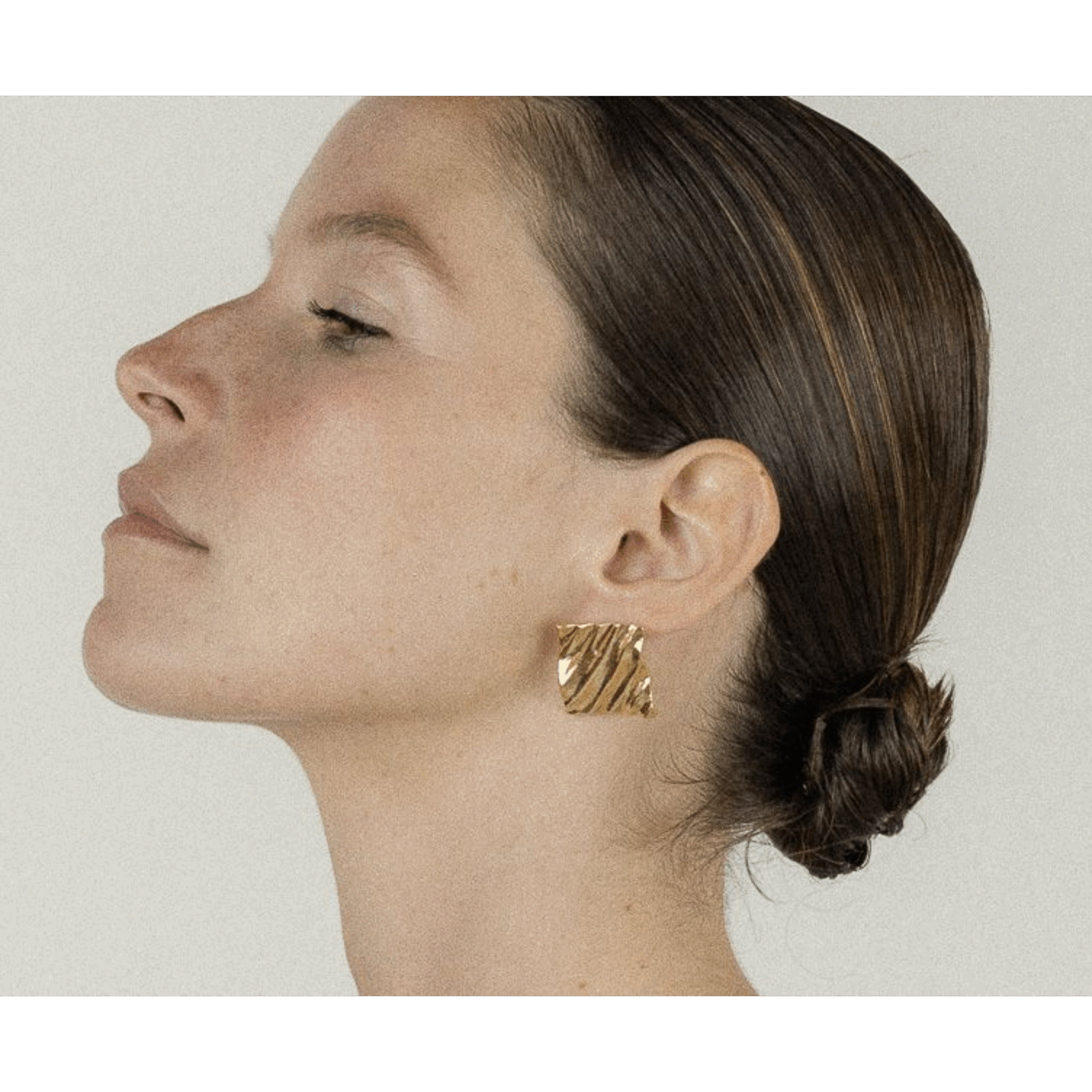 Sculptées à la main et dorées à l’or fin 24 carats, légères et raffinées.