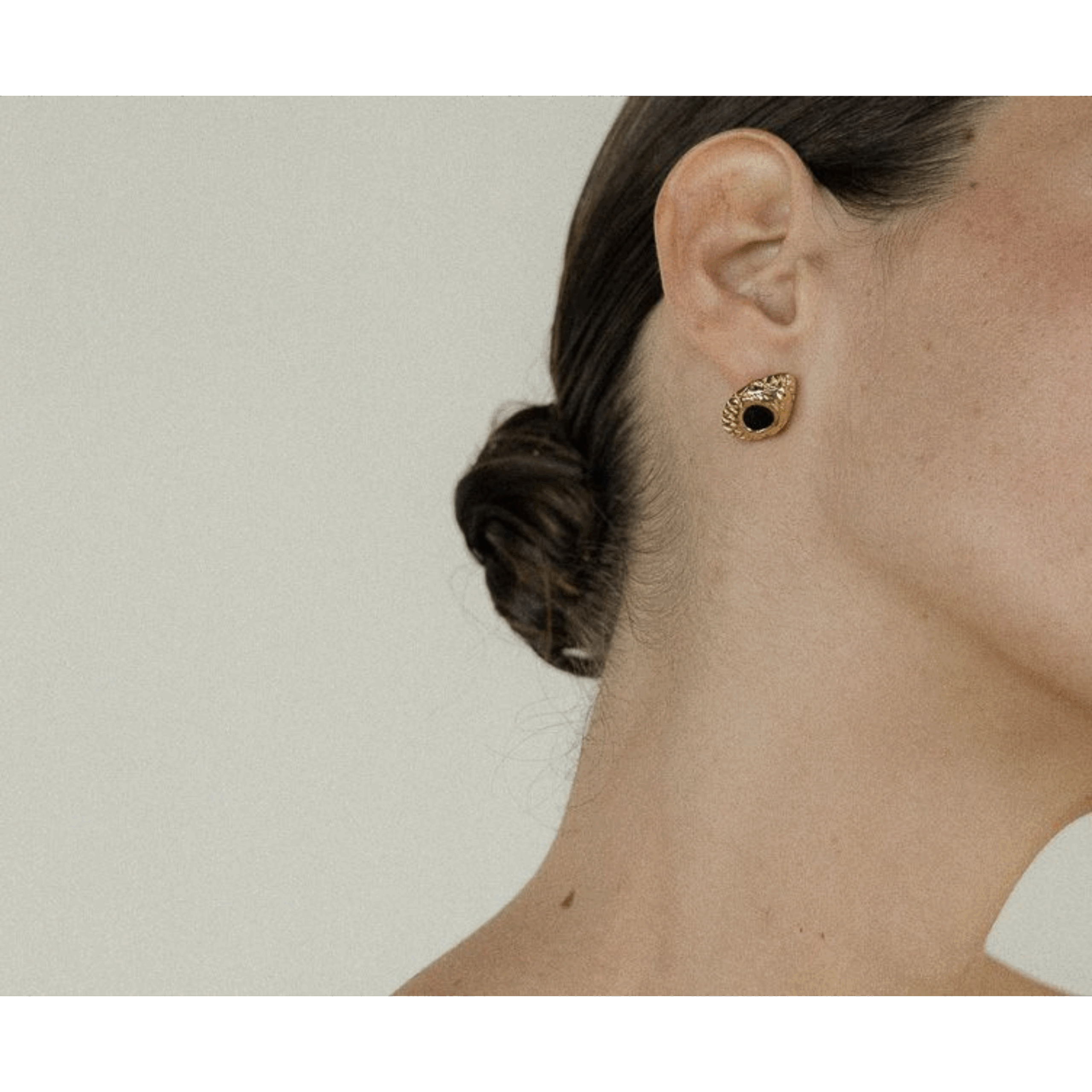 boucles d'oreilles drago noir.1png boucles d’oreilles dorées laque noire